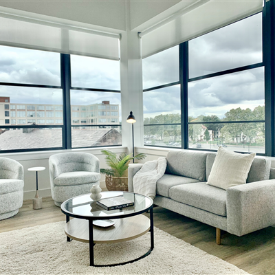 U-Shape - Over-sized Windows Offer Great Views